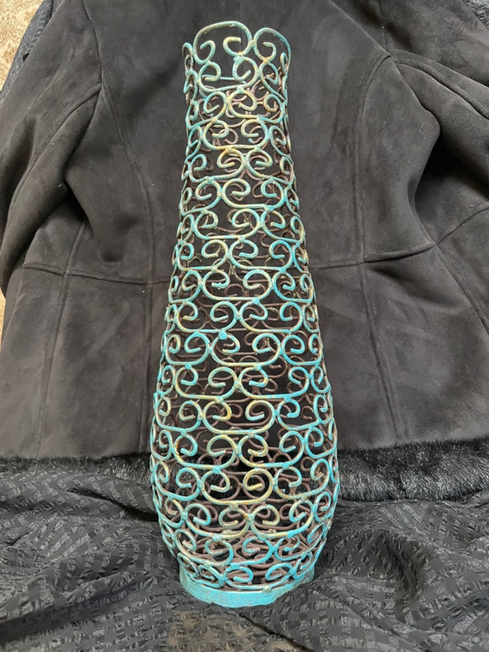 🌹Turquoise & Gold finish Scrollwork Metal Iron Decorative Vase - Picture 6 of 8